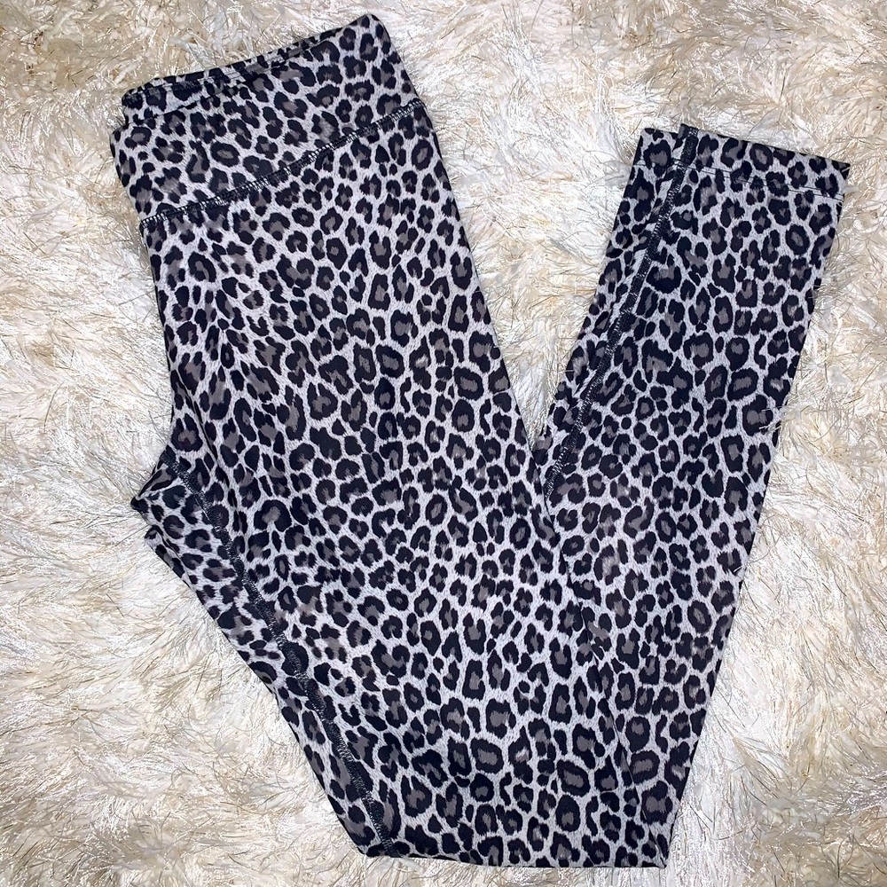 Kira Grace Snow Leopard Yoga Tight Size Small